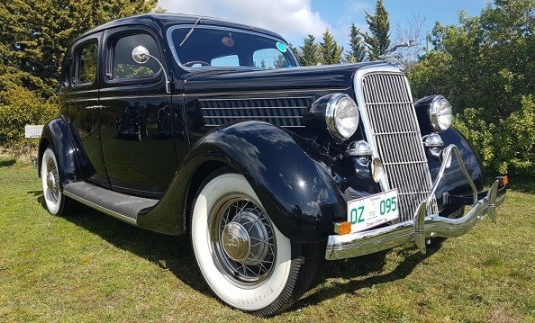 1935 Ford V8 Deluxe Sedan