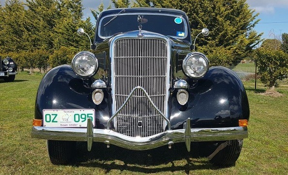 1935 Ford V8 Deluxe Sedan