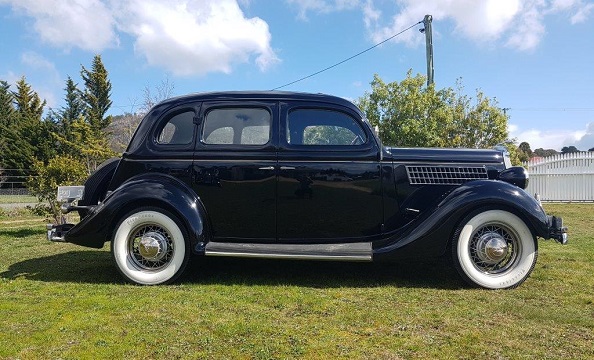 1935 Ford V8 Deluxe Sedan